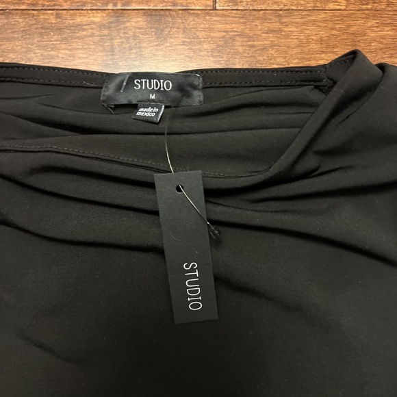 Studio top - Picture 2 of 2